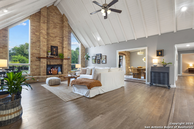 Listing photo id 6 for 8433 Oak Thicket