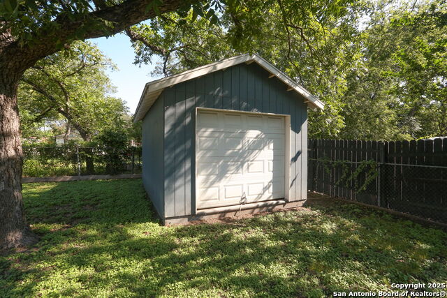 Image 22 of 36 For 335 Helena St