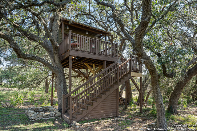 Image 23 of 43 For 46 Lewis