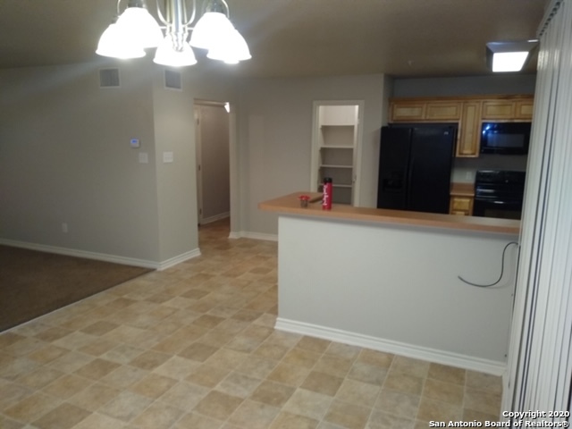 Image 11 of 34 For 112 Lone Oak  D102