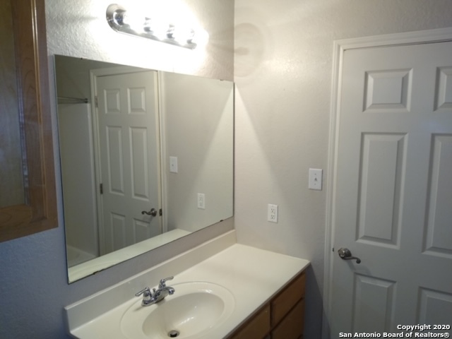 Image 23 of 34 For 112 Lone Oak  D102