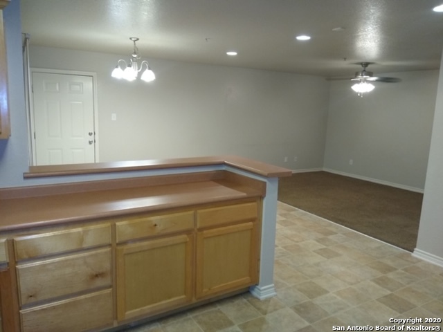 Image 7 of 34 For 112 Lone Oak  D102