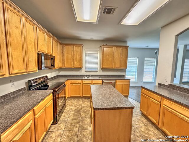 Listing photo id 4 for 8711 Sandia Circle