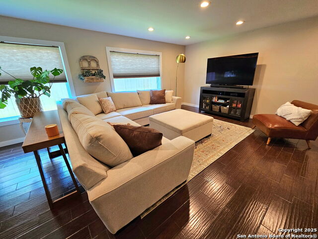 Image 4 of 22 For 6323 Regency Ct