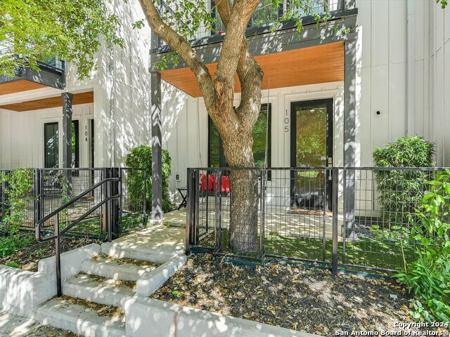 Image 13 of 25 For 1226 Presa St S 105