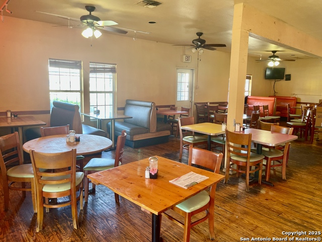 Listing photo id 8 for 1002 Pleasanton Rd.