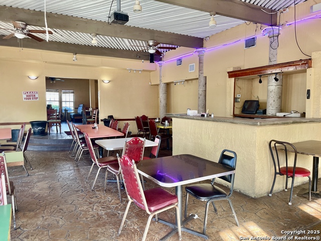 Listing photo id 12 for 1002 Pleasanton Rd.