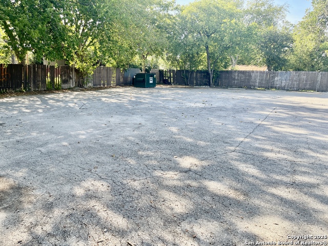 Listing photo id 6 for 1002 Pleasanton Rd.