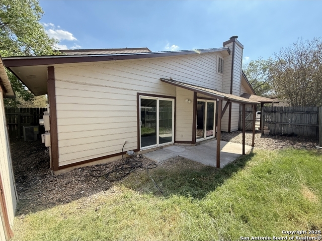 Listing photo id 8 for 8410 Forest Ridge