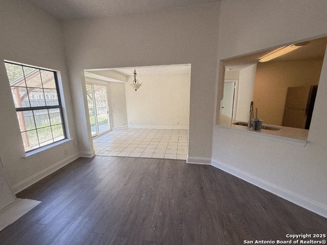 Listing photo id 2 for 8410 Forest Ridge
