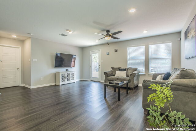 Image 13 of 36 For 7920 Broussard