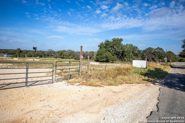 Listing photo id 8 for 23383 Mathis