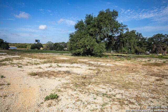 Listing photo id 9 for 23383 Mathis