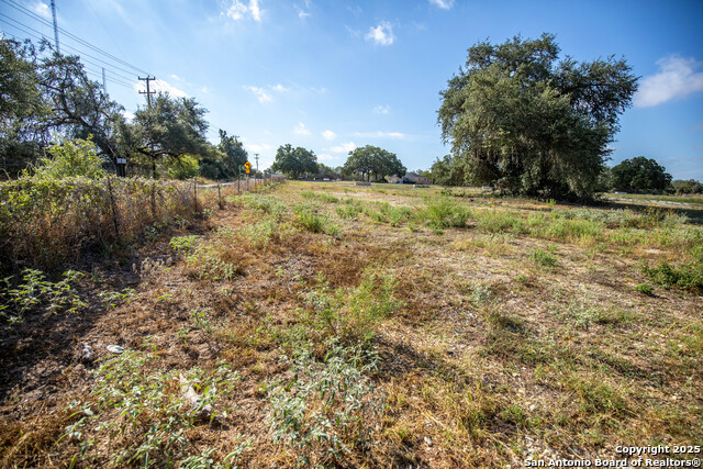 Listing photo id 12 for 23383 Mathis