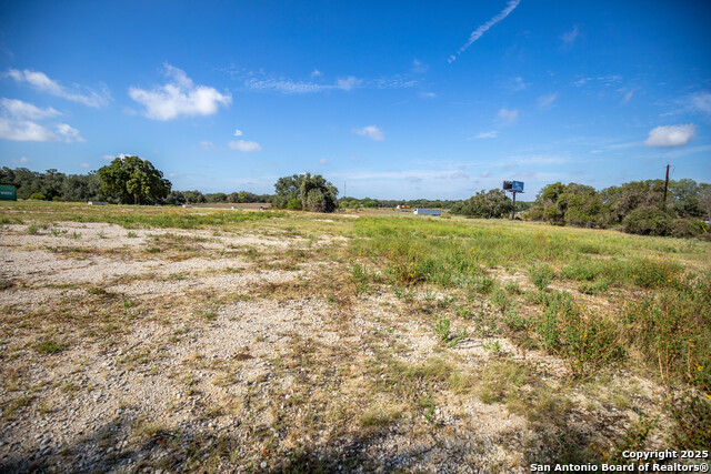 Listing photo id 13 for 23383 Mathis