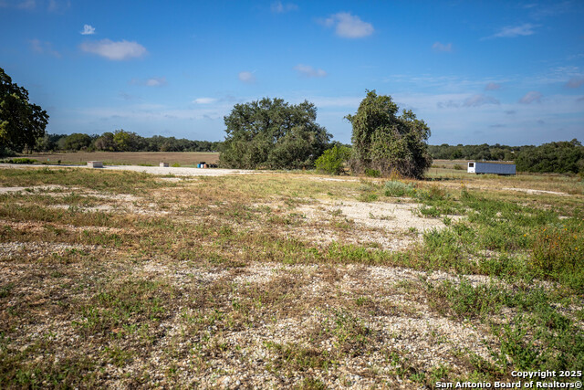Listing photo id 14 for 23383 Mathis