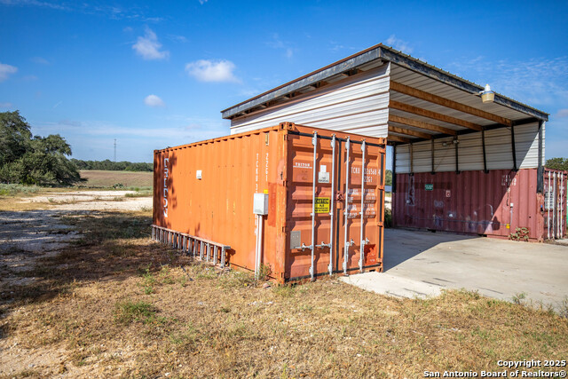 Listing photo id 16 for 23383 Mathis