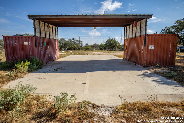 Listing photo id 17 for 23383 Mathis