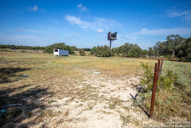 Listing photo id 25 for 23383 Mathis