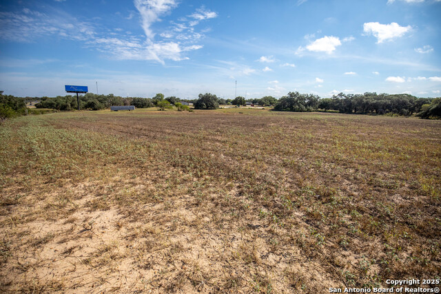 Listing photo id 32 for 23383 Mathis