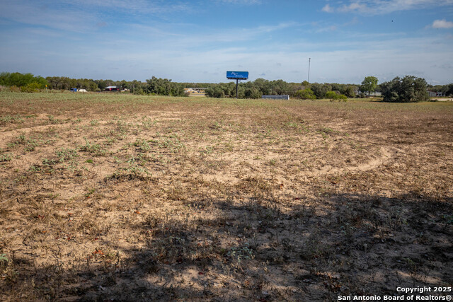Listing photo id 38 for 23383 Mathis