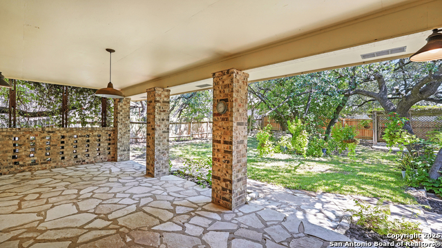 Image 10 of 52 For 530 Oakwood Blvd.