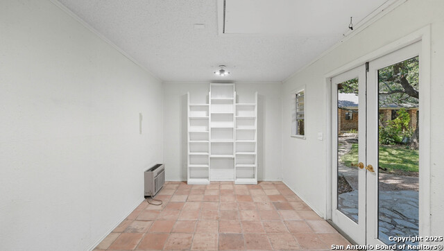 Image 13 of 52 For 530 Oakwood Blvd.