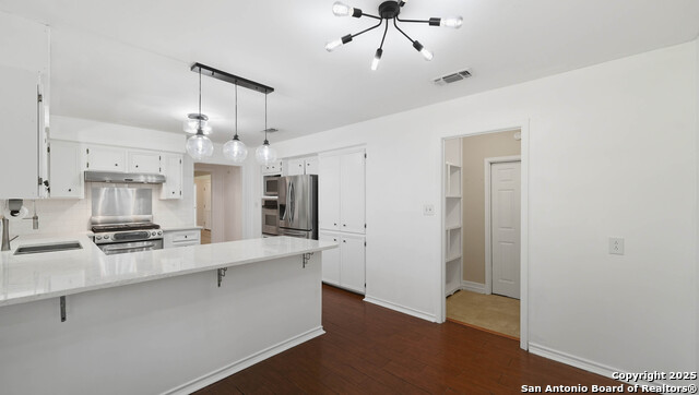 Image 20 of 52 For 530 Oakwood Blvd.