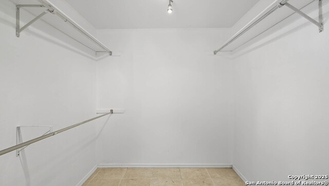 Image 30 of 52 For 530 Oakwood Blvd.