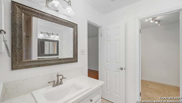 Image 32 of 52 For 530 Oakwood Blvd.