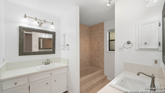 Image 33 of 52 For 530 Oakwood Blvd.