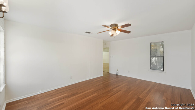 Image 36 of 52 For 530 Oakwood Blvd.