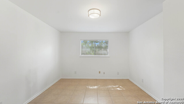 Image 44 of 52 For 530 Oakwood Blvd.