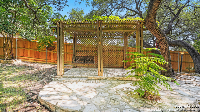 Image 8 of 52 For 530 Oakwood Blvd.