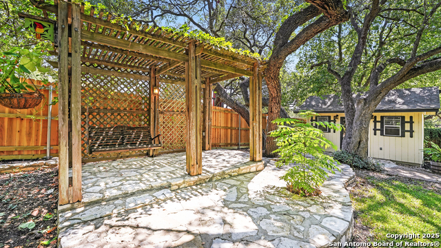 Image 9 of 52 For 530 Oakwood Blvd.