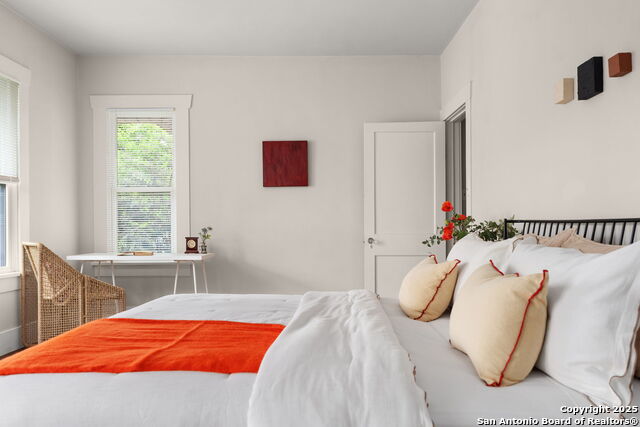 Image 18 of 32 For 502 Courtland