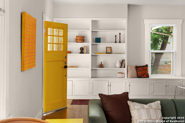 Image 3 of 32 For 502 Courtland