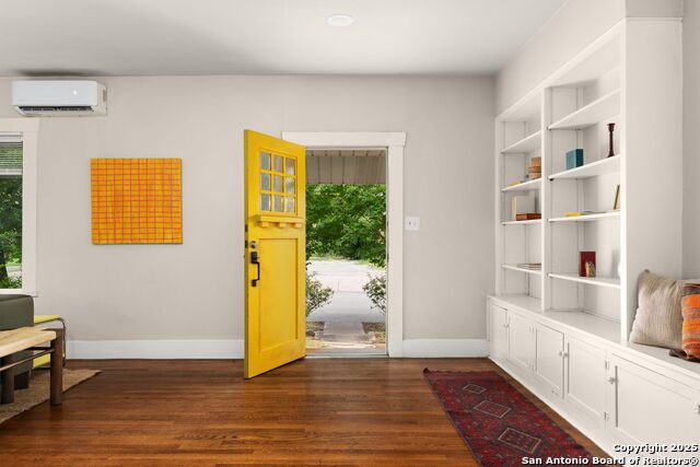 Image 30 of 32 For 502 Courtland