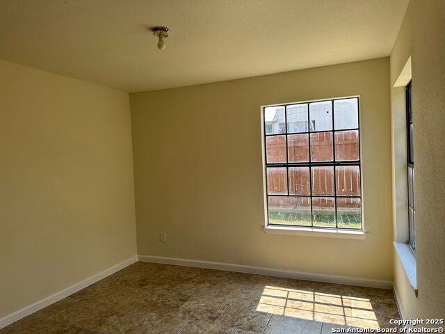 Image 10 of 13 For 603 Oak Park  603