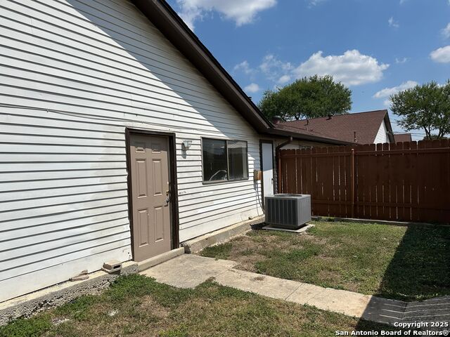 Image 12 of 13 For 603 Oak Park  603