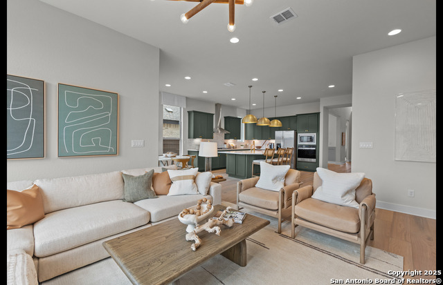 Image 18 of 38 For 1420 Hallettsville