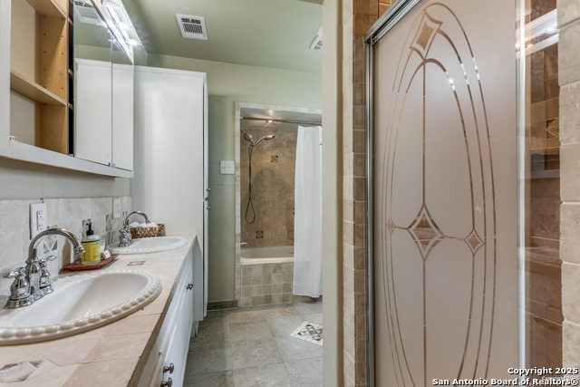 Listing photo id 13 for 239 Arvin