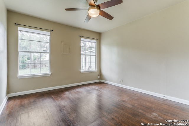 Listing photo id 14 for 239 Arvin