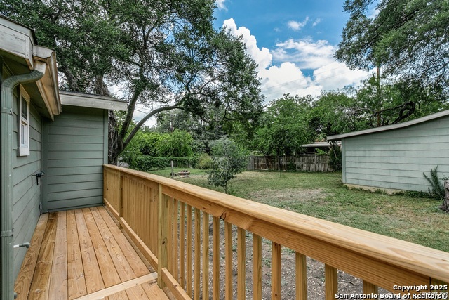Listing photo id 21 for 239 Arvin