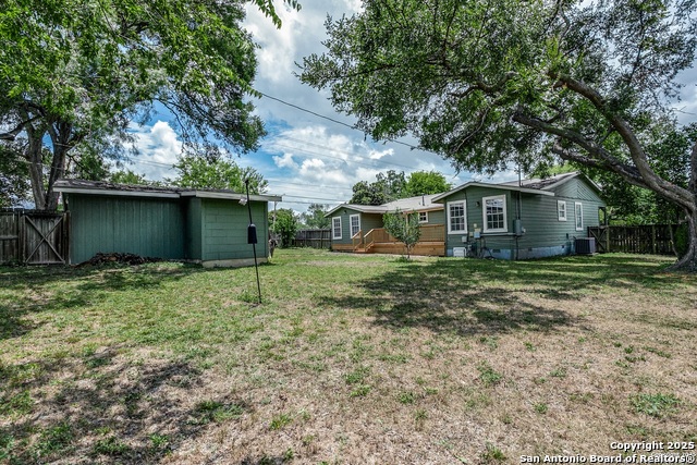 Listing photo id 22 for 239 Arvin