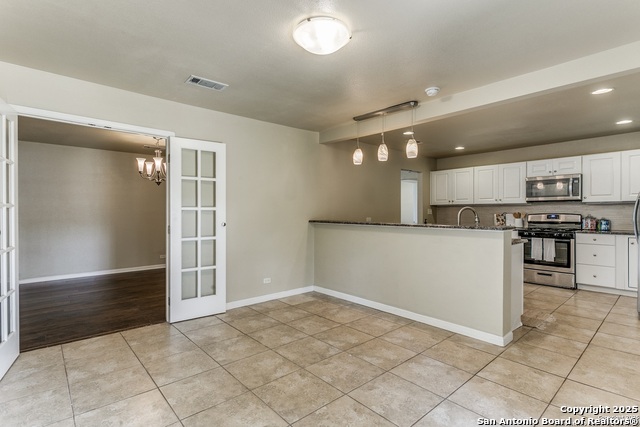 Listing photo id 1 for 239 Arvin