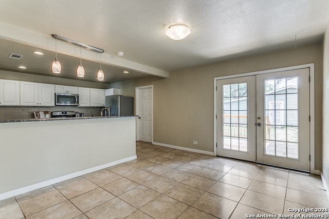 Listing photo id 2 for 239 Arvin