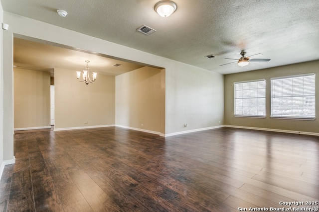 Listing photo id 4 for 239 Arvin
