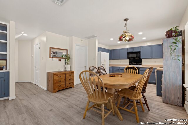 Image 11 of 33 For 719 Leopard