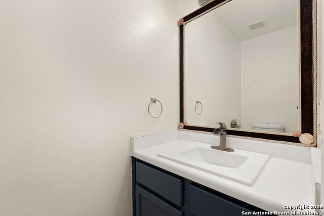 Image 26 of 33 For 719 Leopard